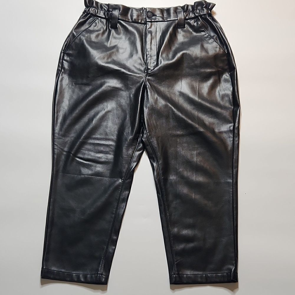 EXPRESS Black Soft Faux Leather Paperbag waisted Super High Rise Ankle pants
